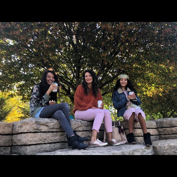 Meet your Posher, Roxana - Picture 2 of 5